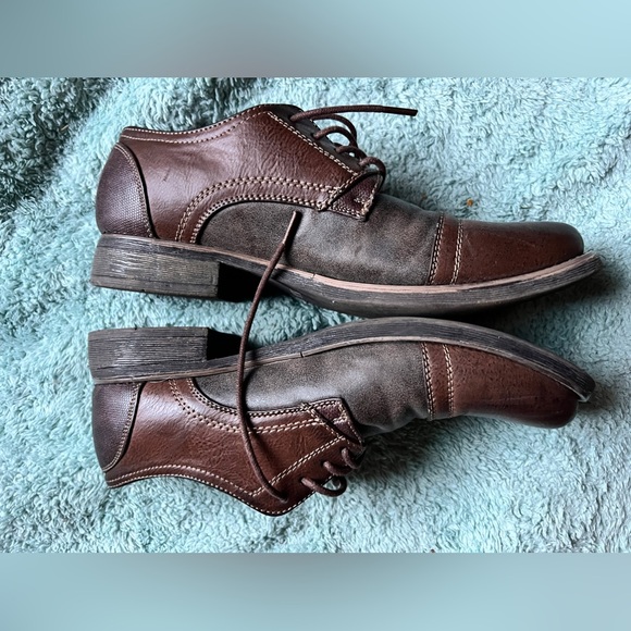 Men’s two toned Steve Madden dress shoes size 8m - Picture 5 of 6